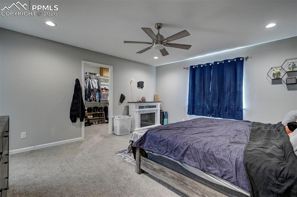 Image 15 of 36: Bedroom