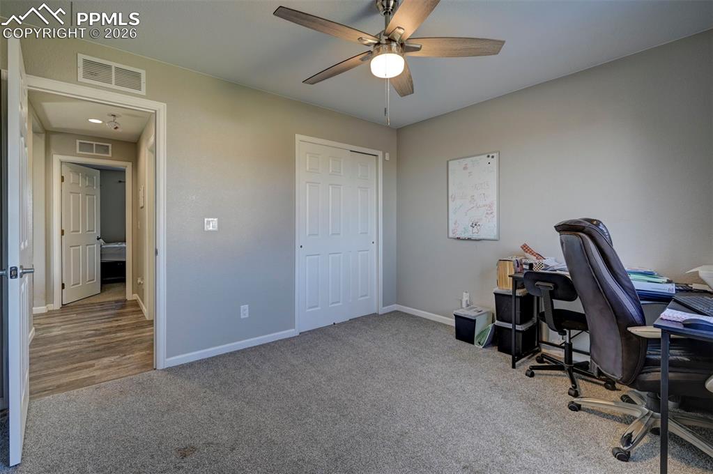 Image 21 of 36: Office