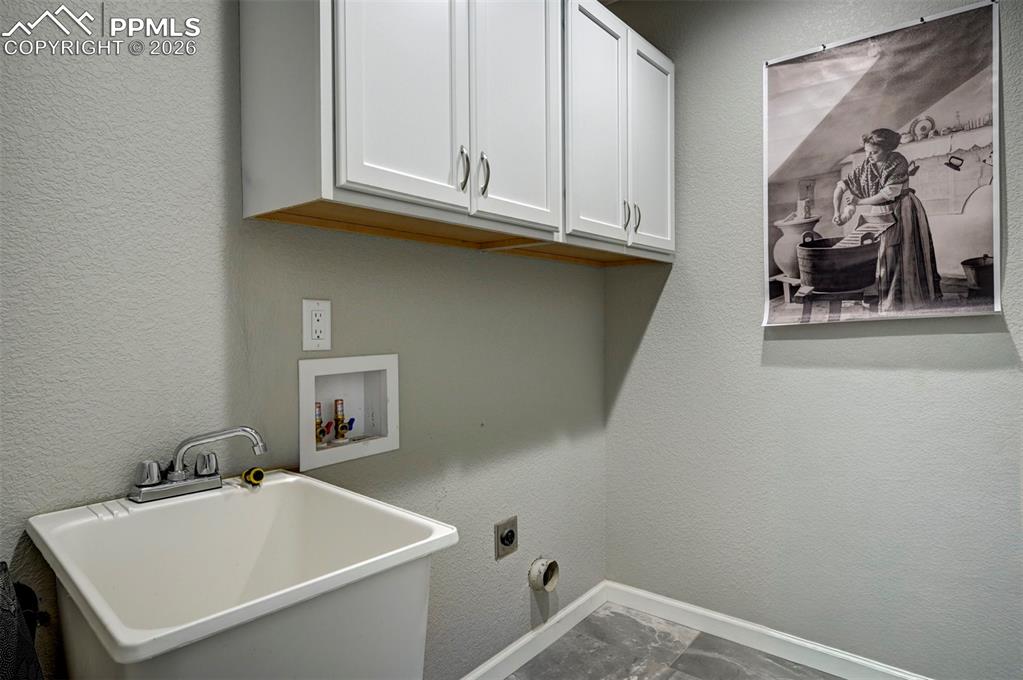 Image 22 of 36: Laundry