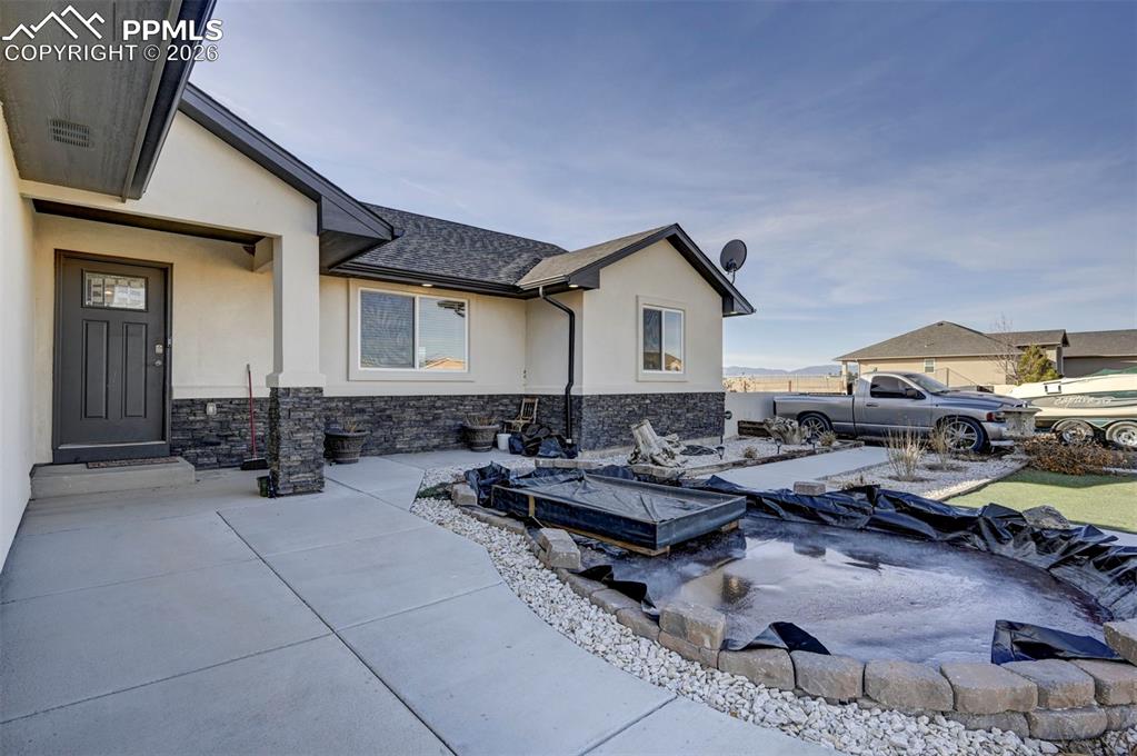 Image 26 of 36: Patio