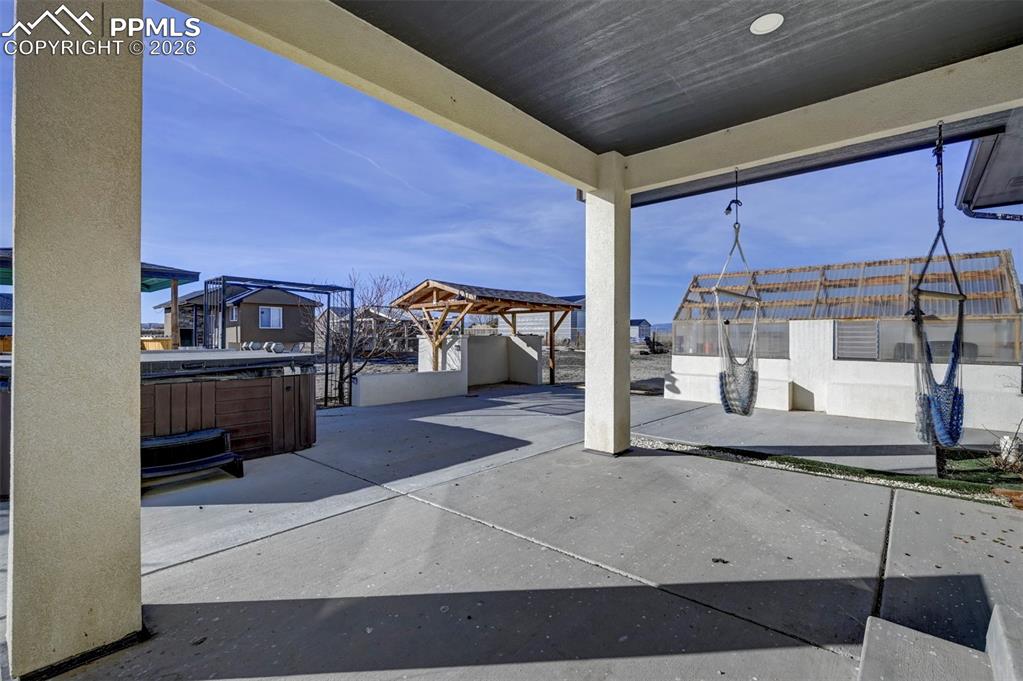 Image 34 of 36: Patio