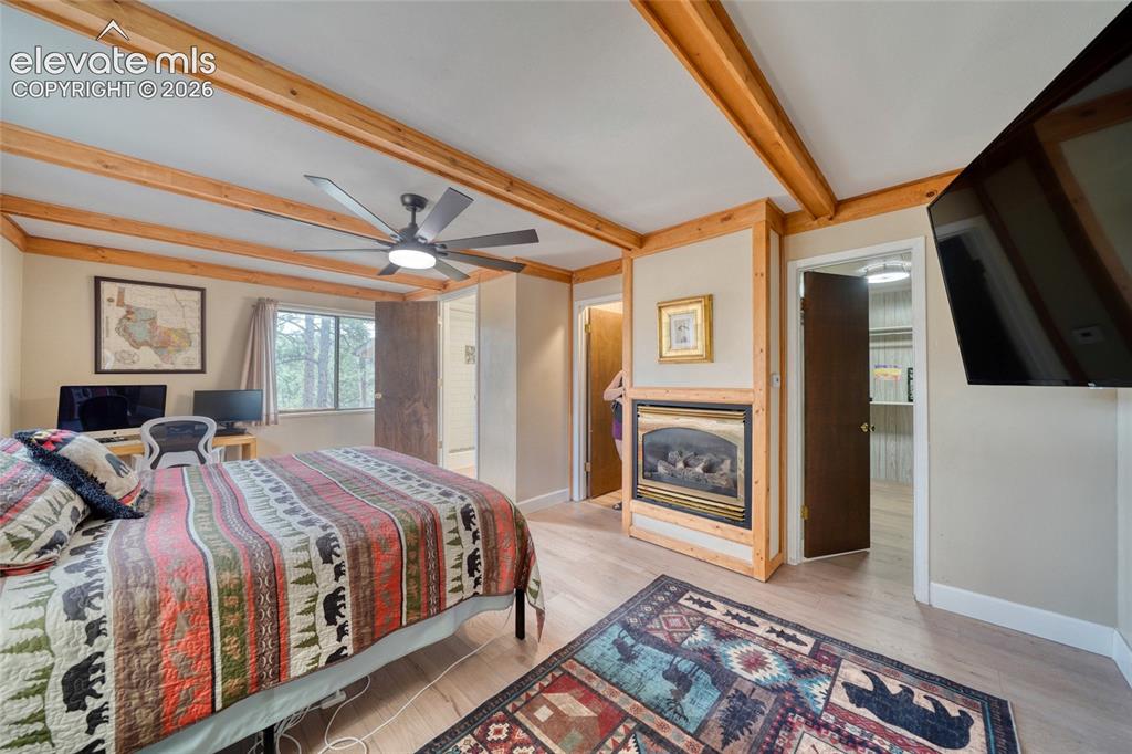 Image 16 of 48: Living Room
