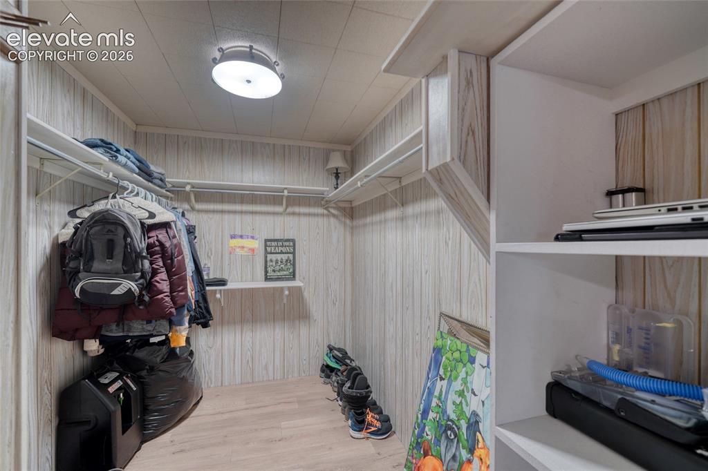 Image 19 of 48: Bedroom