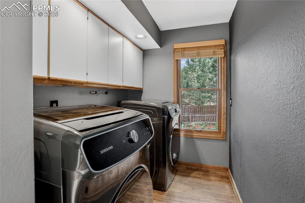 Image 25 of 42: Laundry room