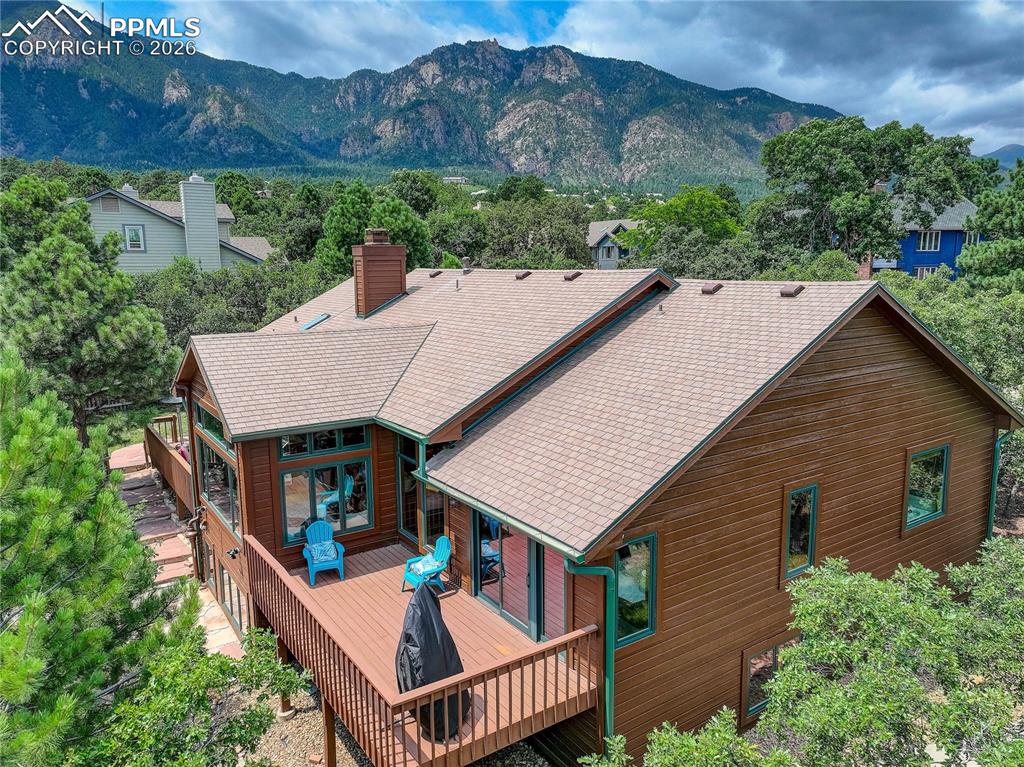 Image 36 of 42: Peaceful living