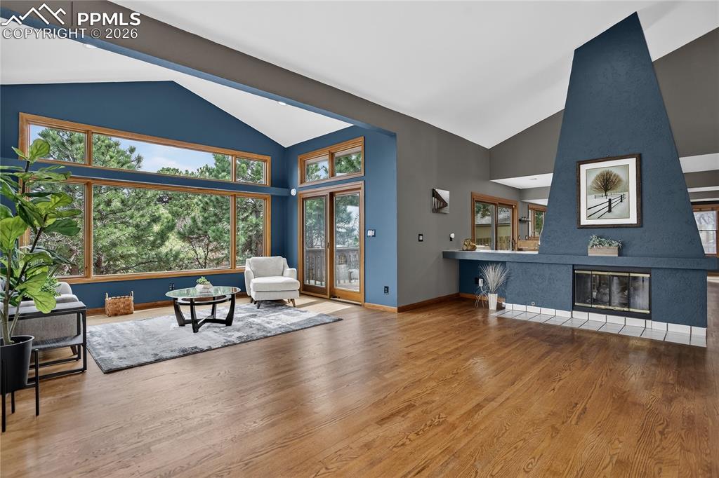 Image 8 of 42: Stunning open concept