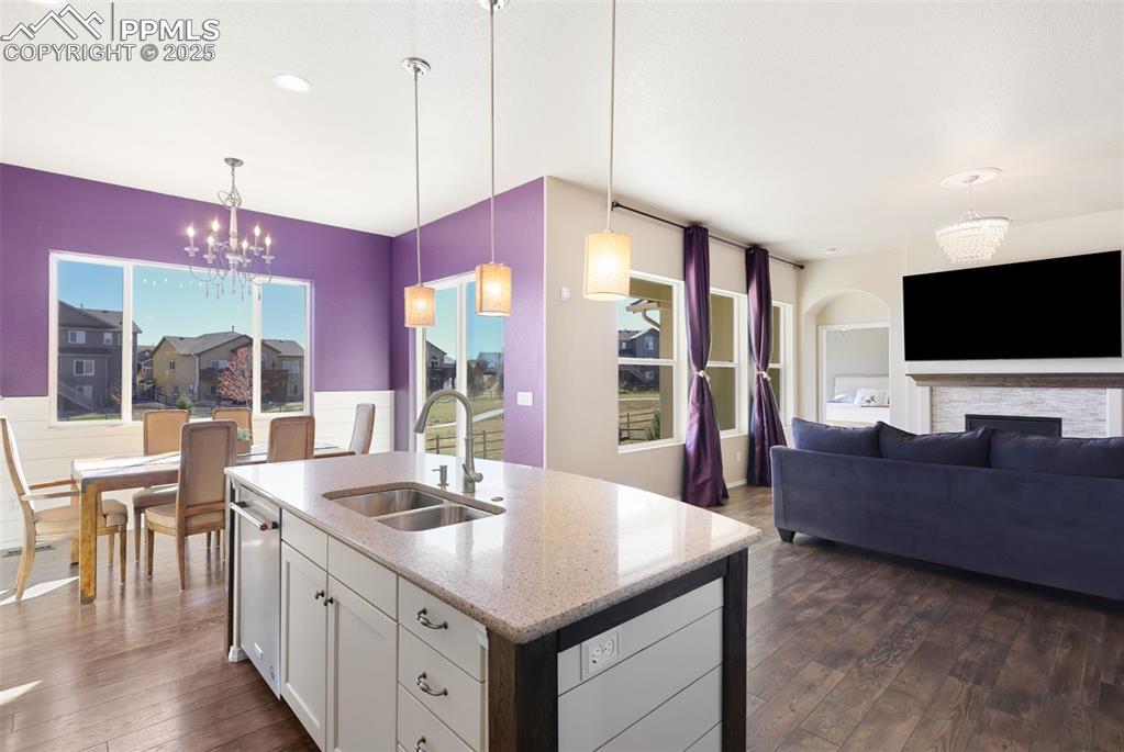 Image 13 of 39: Kitchen