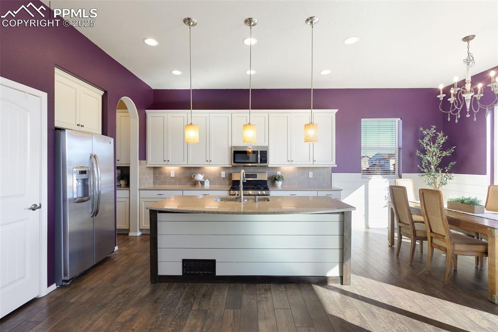 Image 14 of 39: Kitchen