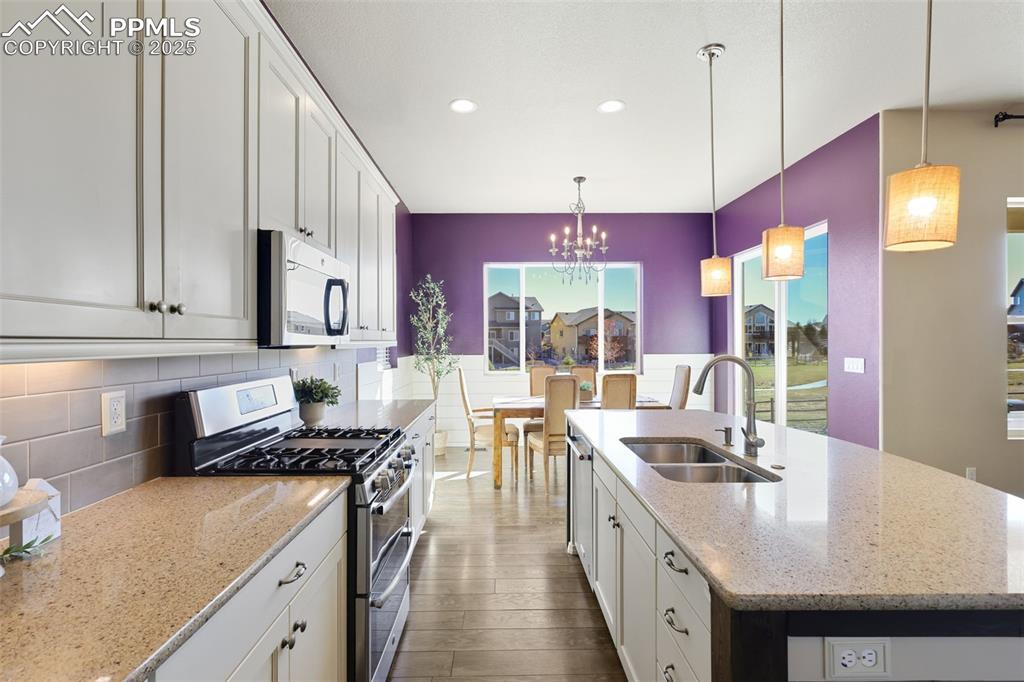 Image 15 of 39: Kitchen