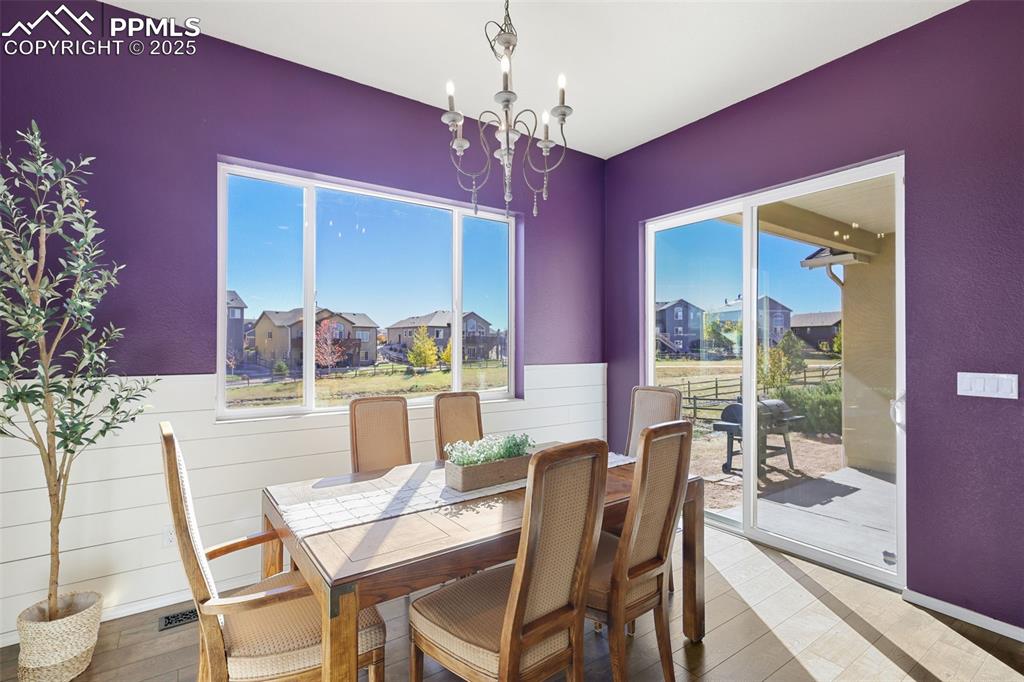 Image 16 of 39: Dining Area