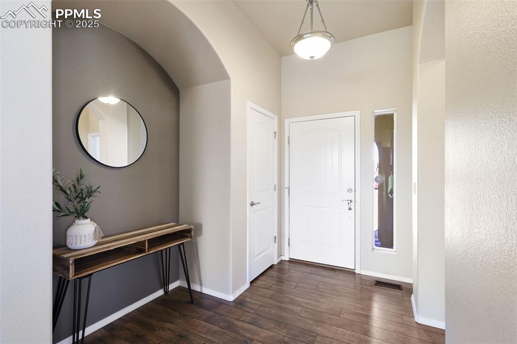 Image 4 of 39: Entry