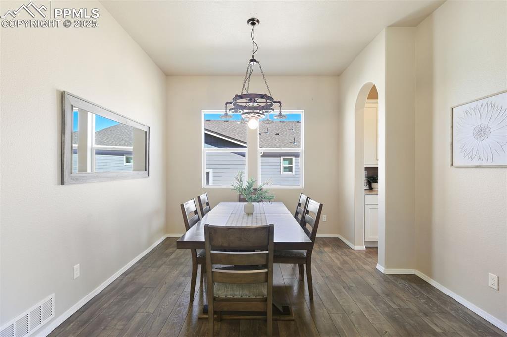 Image 5 of 39: Dining Area