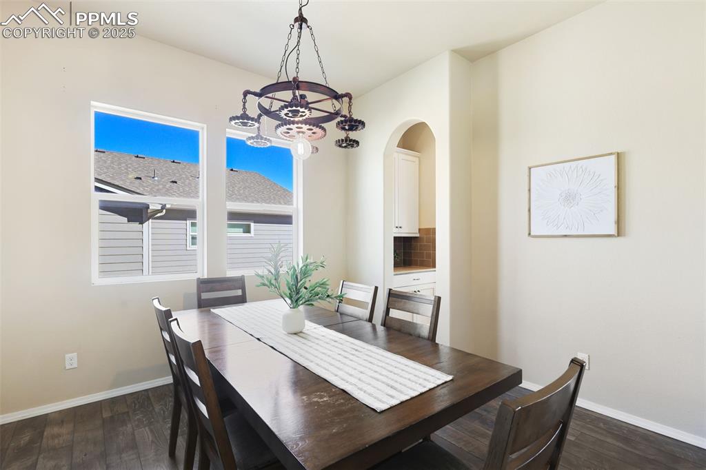 Image 6 of 39: Dining Area