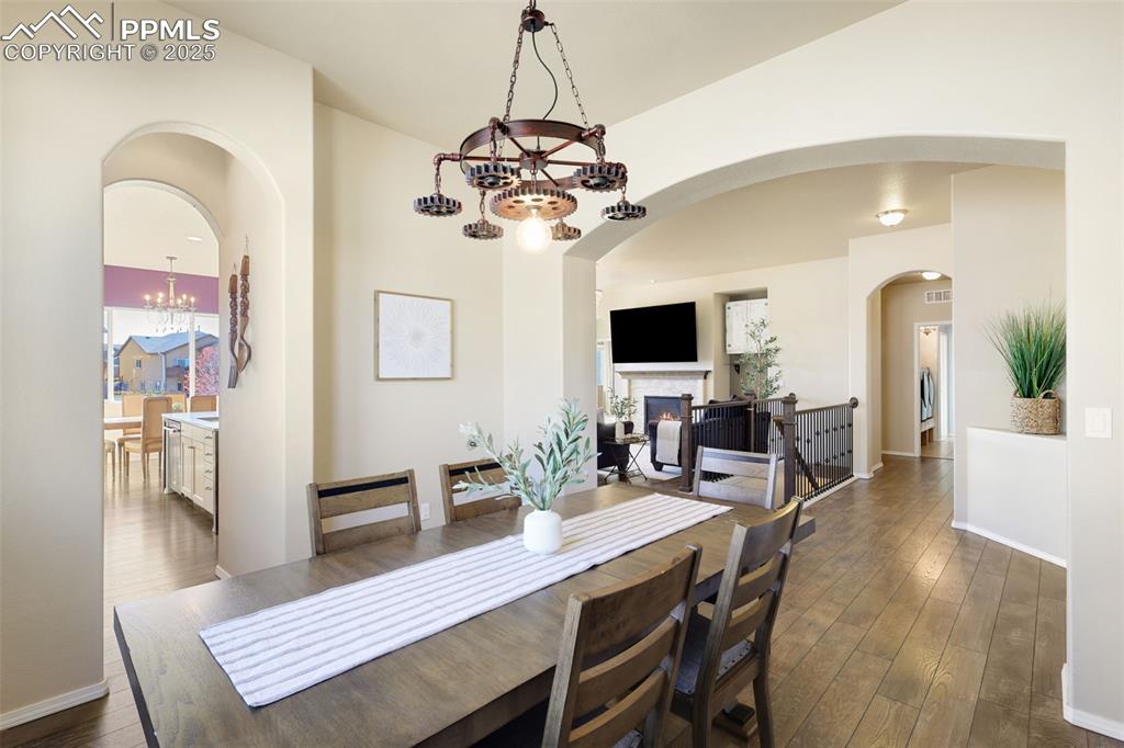 Image 7 of 39: Dining Area