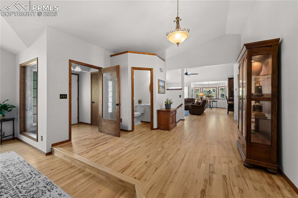 Image 18 of 40: Entry