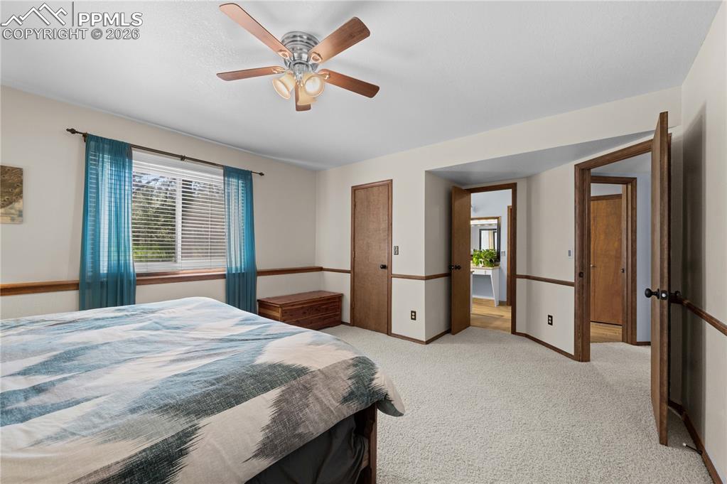 Image 21 of 40: Bedroom