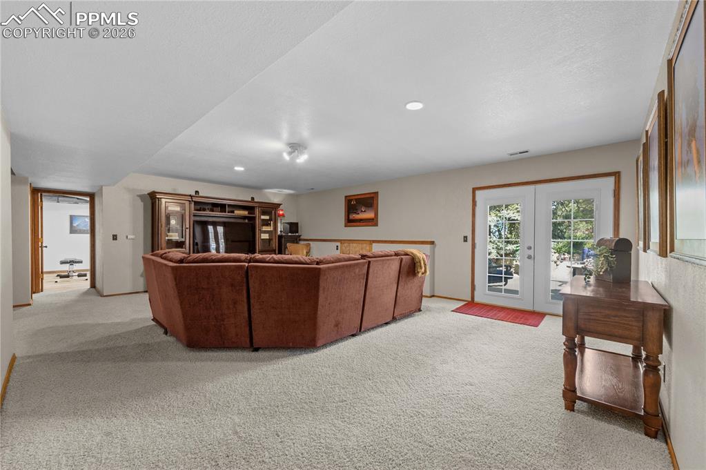 Image 28 of 40: Living Room