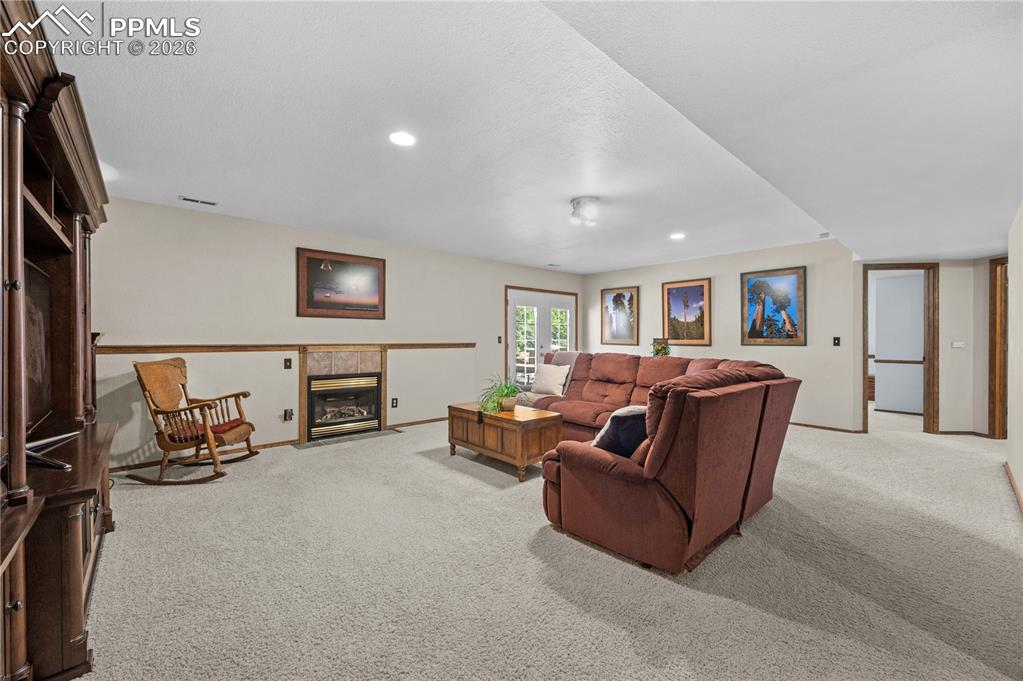 Image 29 of 40: Living Room