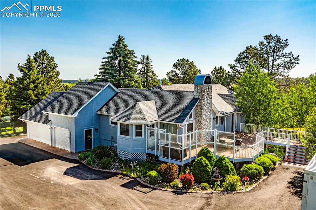 Image 4 of 40: Front of Structure