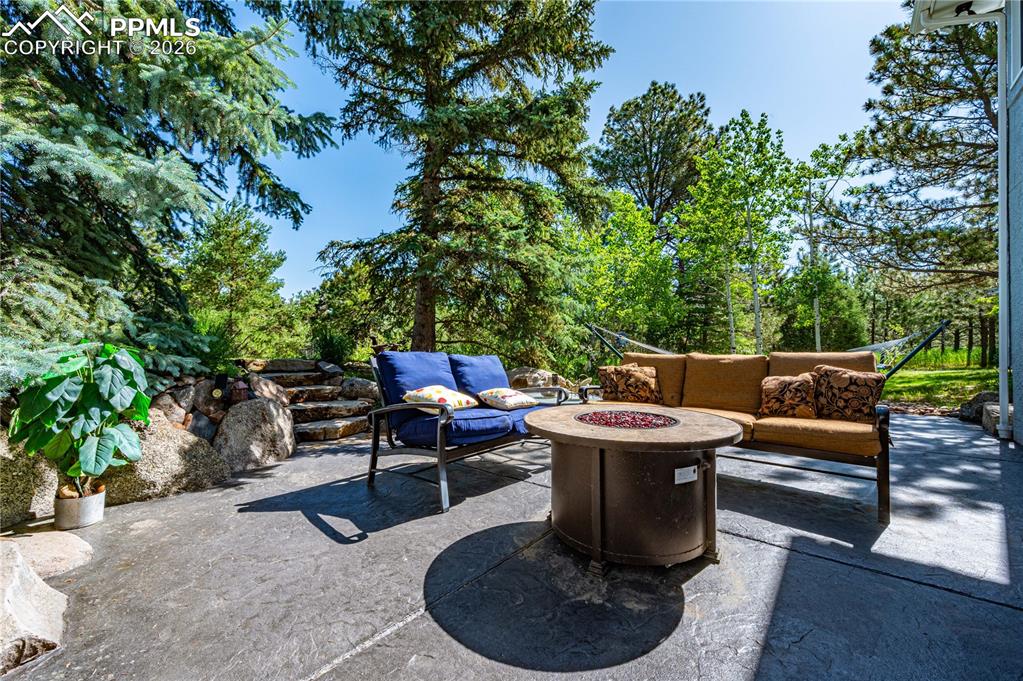 Image 41 of 42: Patio