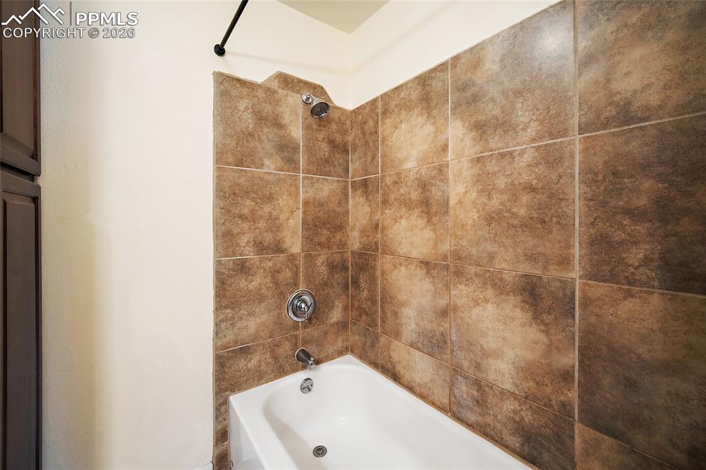 Image 30 of 31: Full bath with shower / tub combination