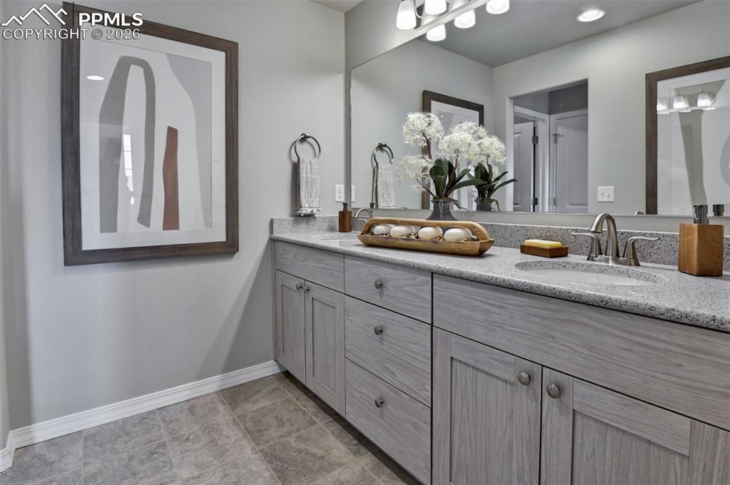 Image 23 of 37: Bathroom