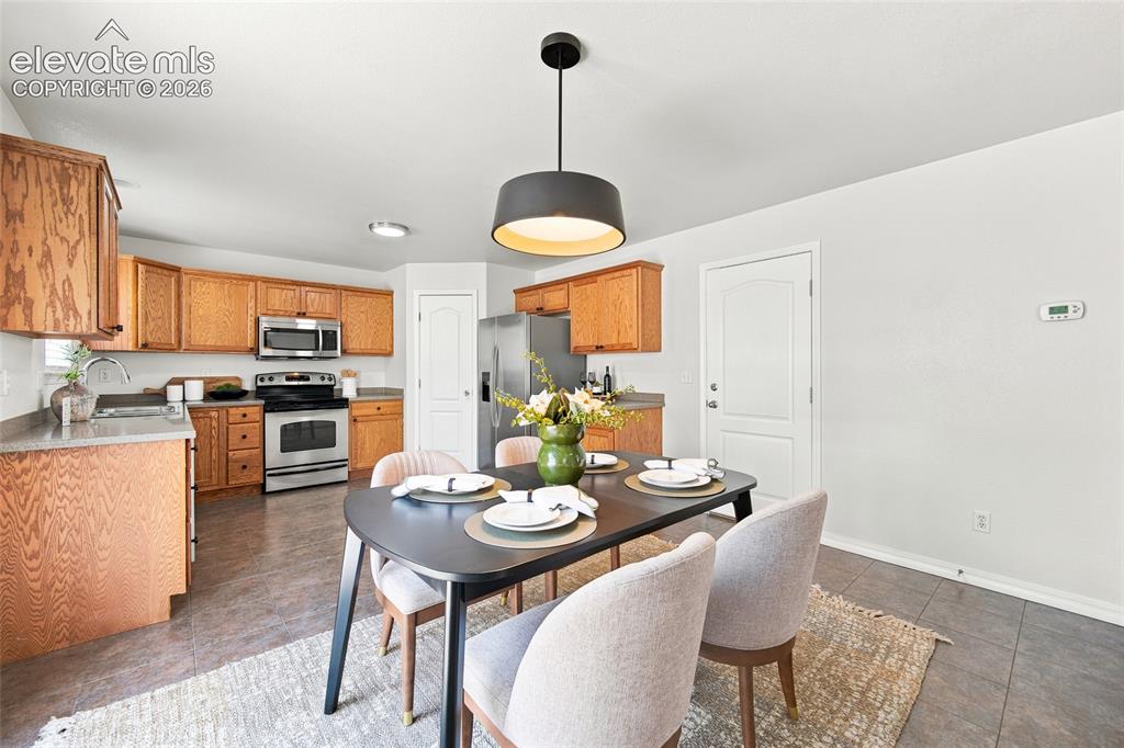 Image 11 of 47: Dining Area