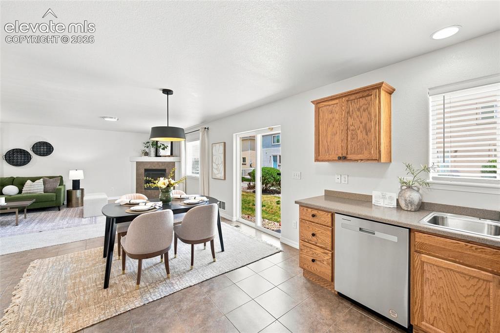 Image 18 of 47: Kitchen