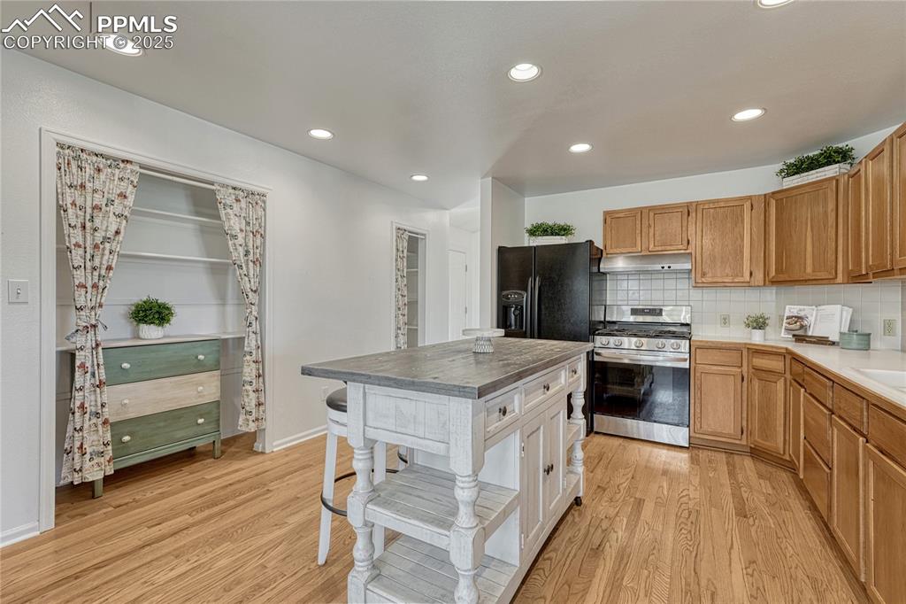 Image 12 of 41: Kitchen