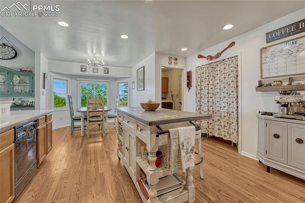 Image 13 of 41: Kitchen