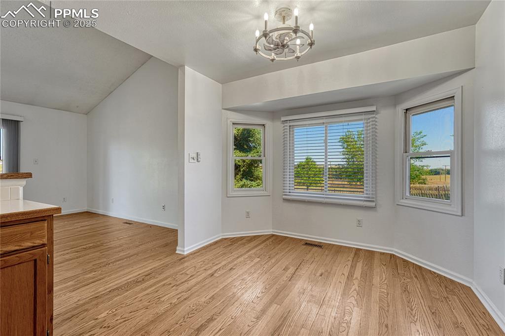 Image 14 of 41: Dining Area