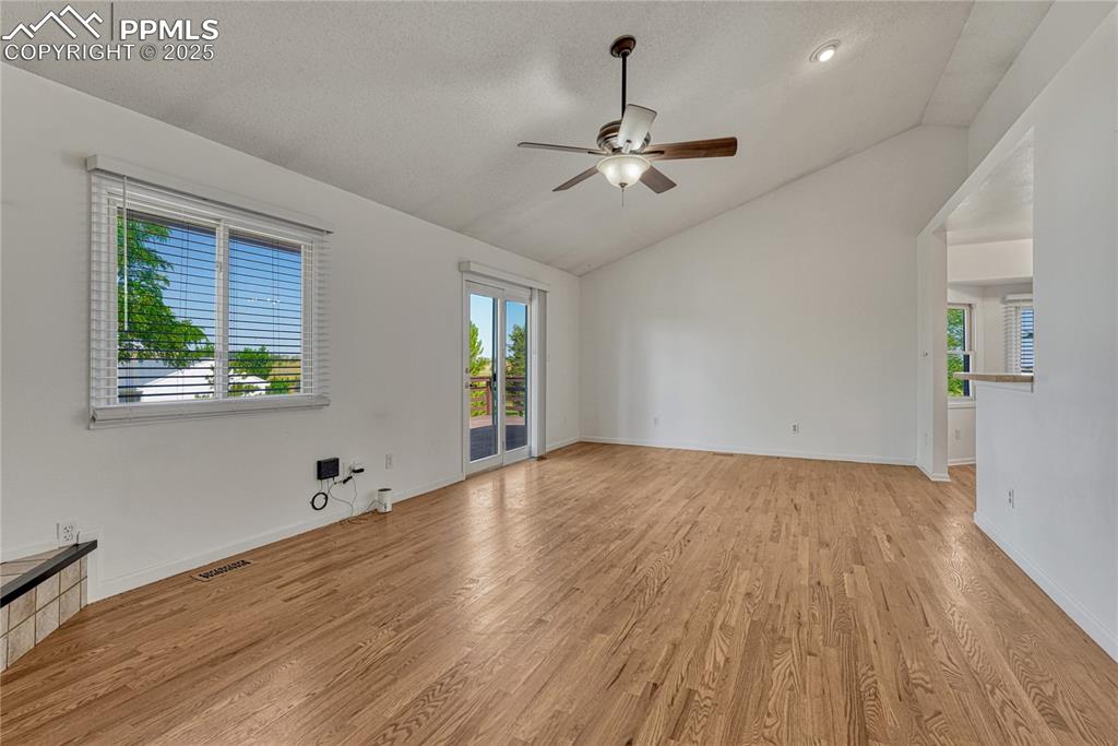 Image 15 of 41: Living Room