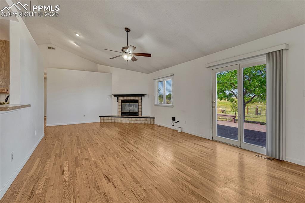 Image 16 of 41: Living Room