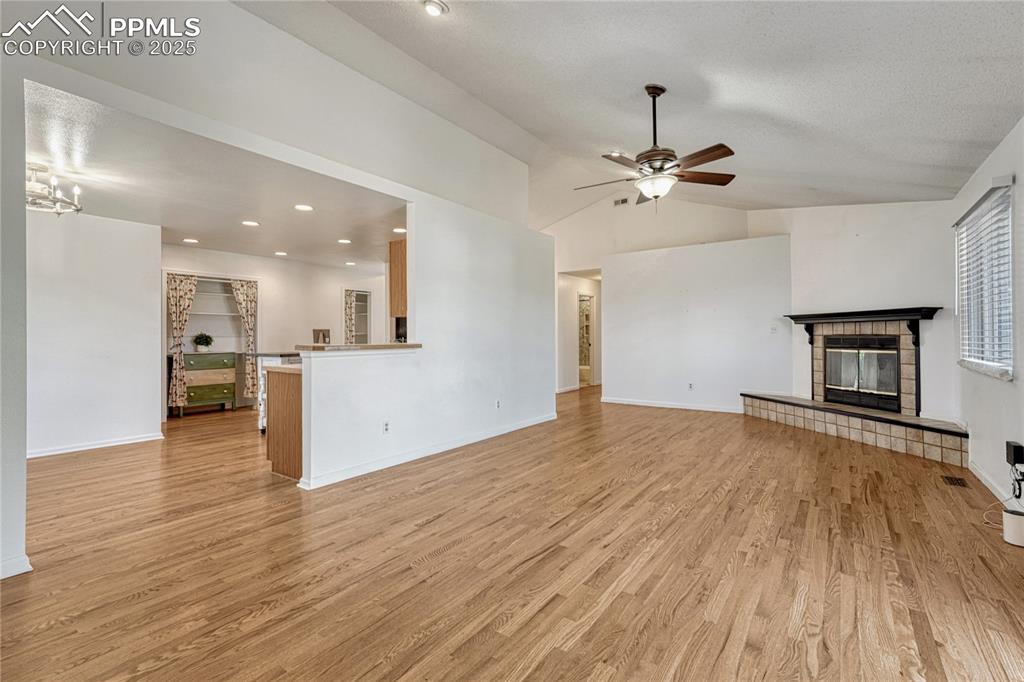 Image 17 of 41: Living Room