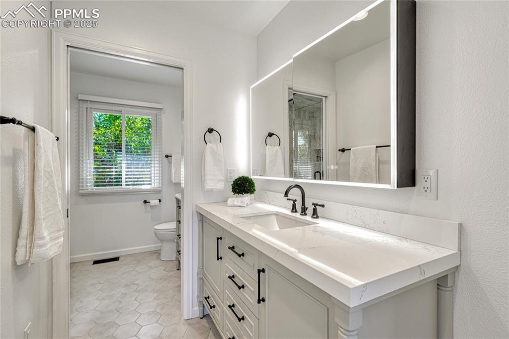 Image 23 of 41: Lighted Mirror Medicine Cabnets!