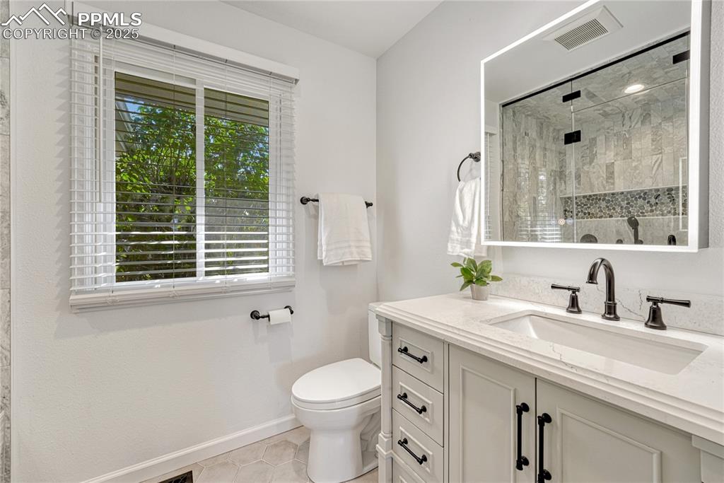 Image 24 of 41: Lighted Mirror Medicine Cabnets!