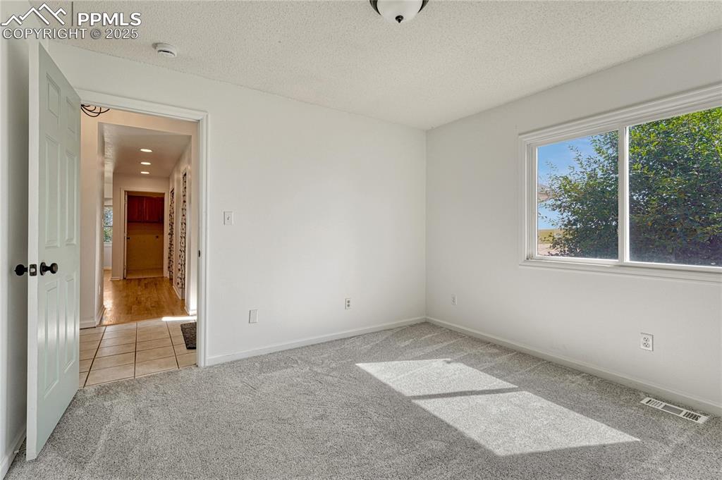 Image 31 of 41: Bedroom