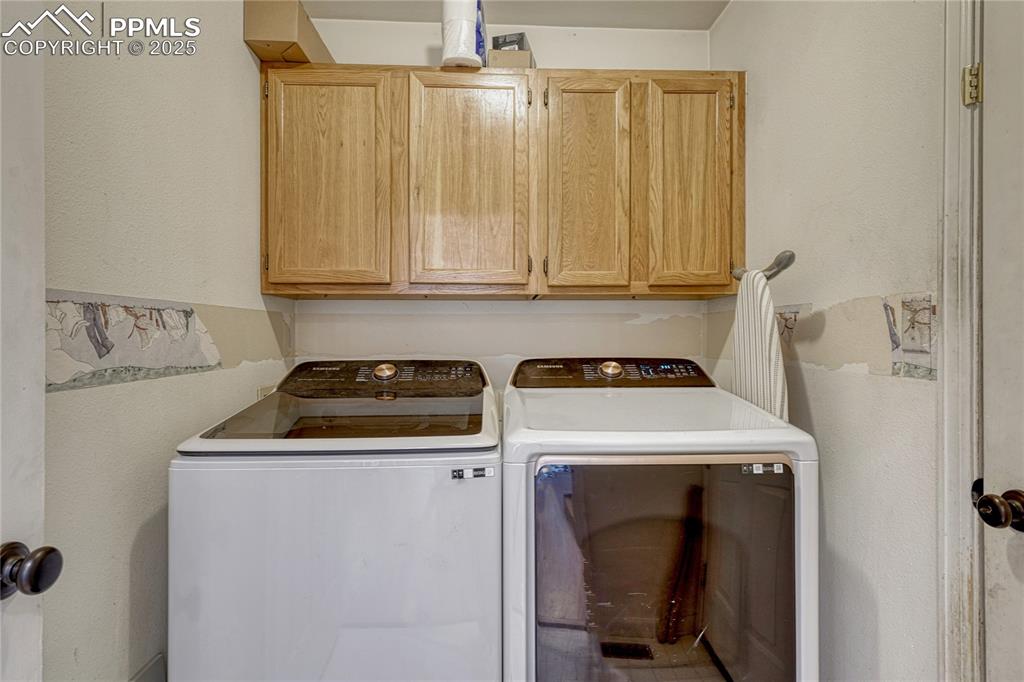 Image 33 of 41: Laundry