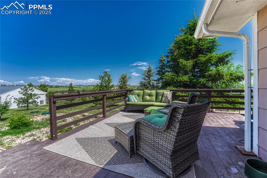 Image 36 of 41: Patio