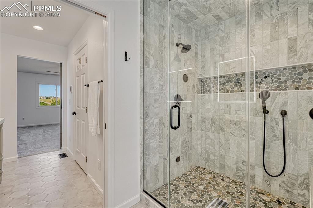 Image 5 of 41: With Steam Shower!