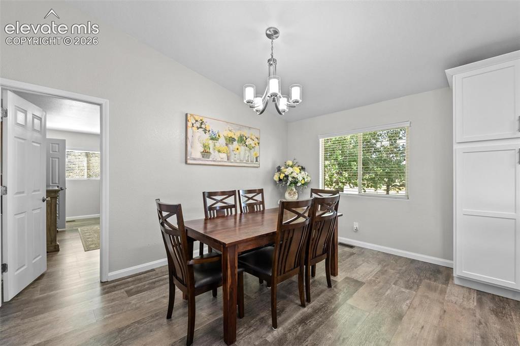Image 15 of 47: Dining Area