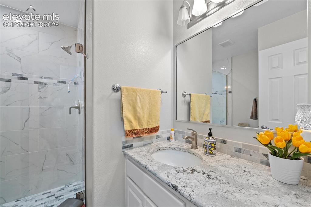 Image 21 of 47: Bathroom