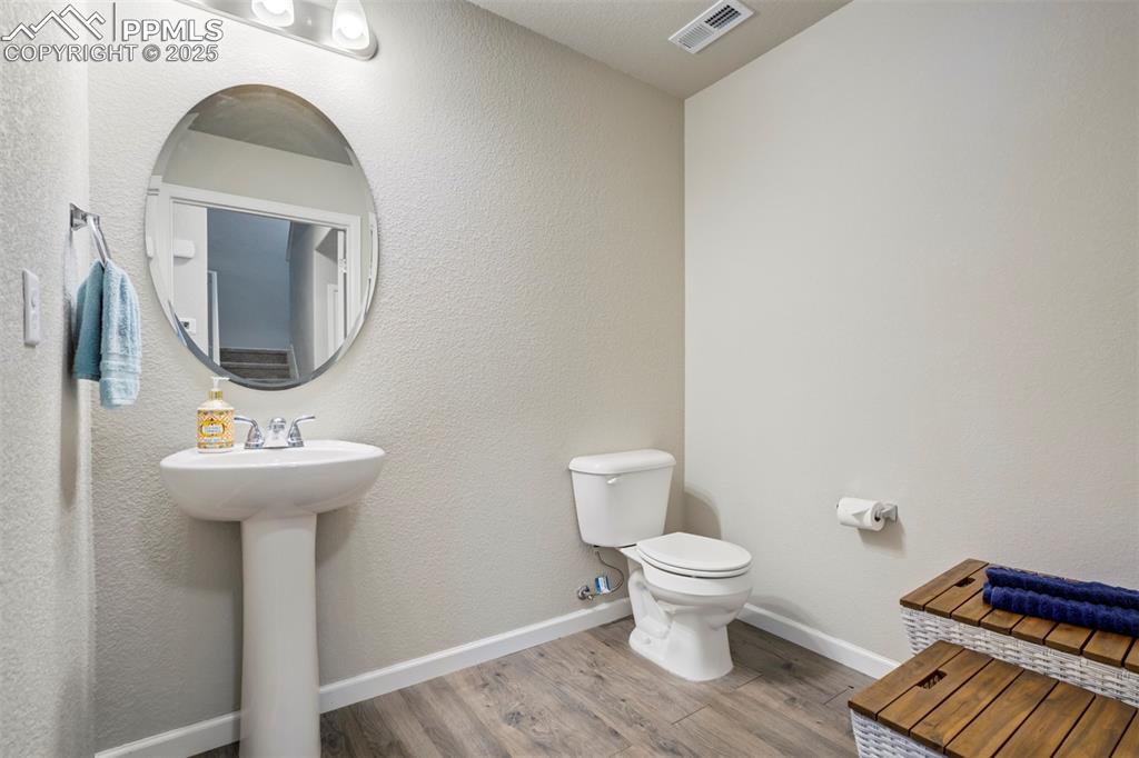 Image 14 of 34: Bathroom