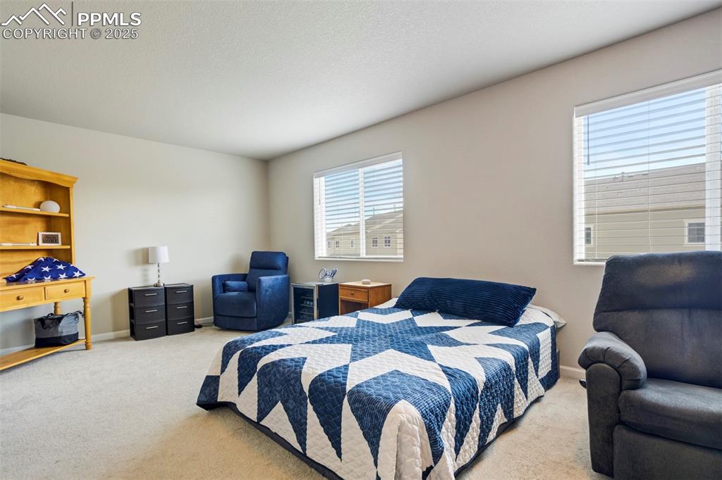 Image 18 of 34: Bedroom