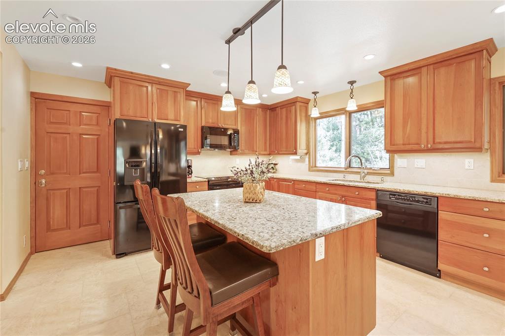 Image 2 of 26: Kitchen