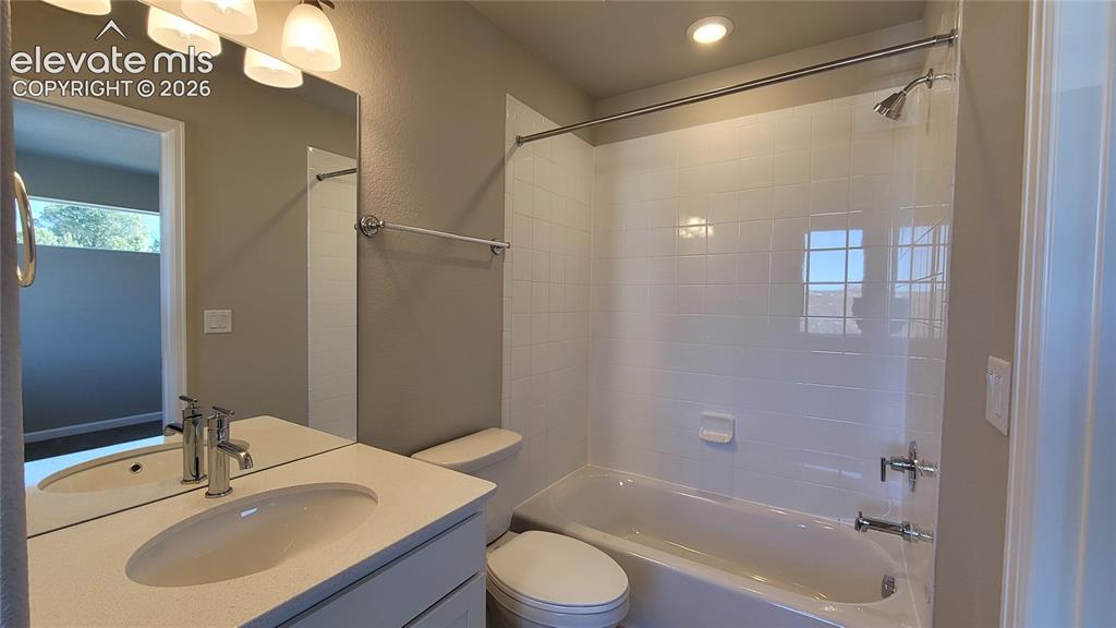 Image 19 of 25: Secondary Suite with full bathroom and walk-in closet!