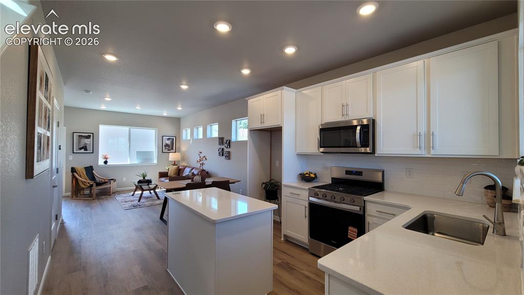 Image 6 of 41: Kitchen