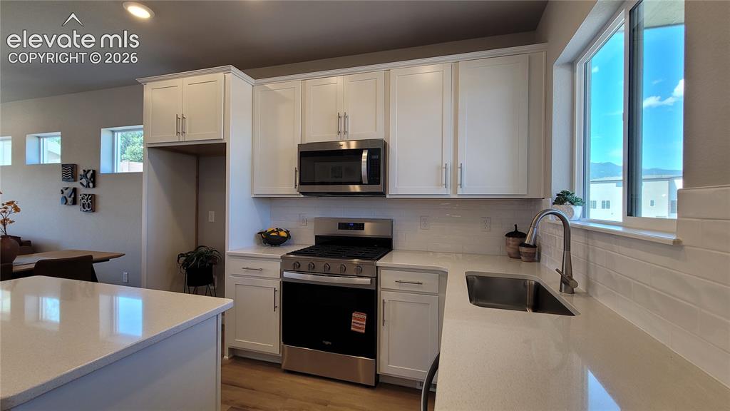 Image 9 of 41: Kitchen