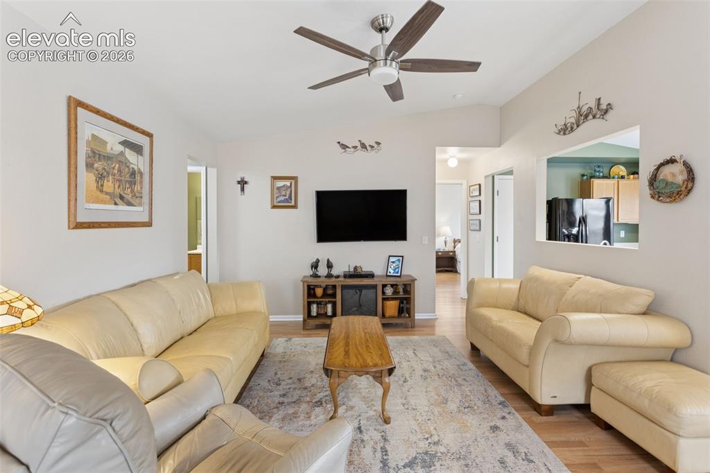 Image 6 of 32: Living Room