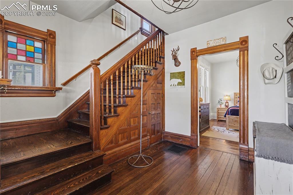 Image 5 of 50: Entrance Foyer